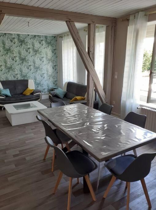 Super Logement En Plein Coeur De La Ville , Chez Tify Бриен-льо-Шато Екстериор снимка